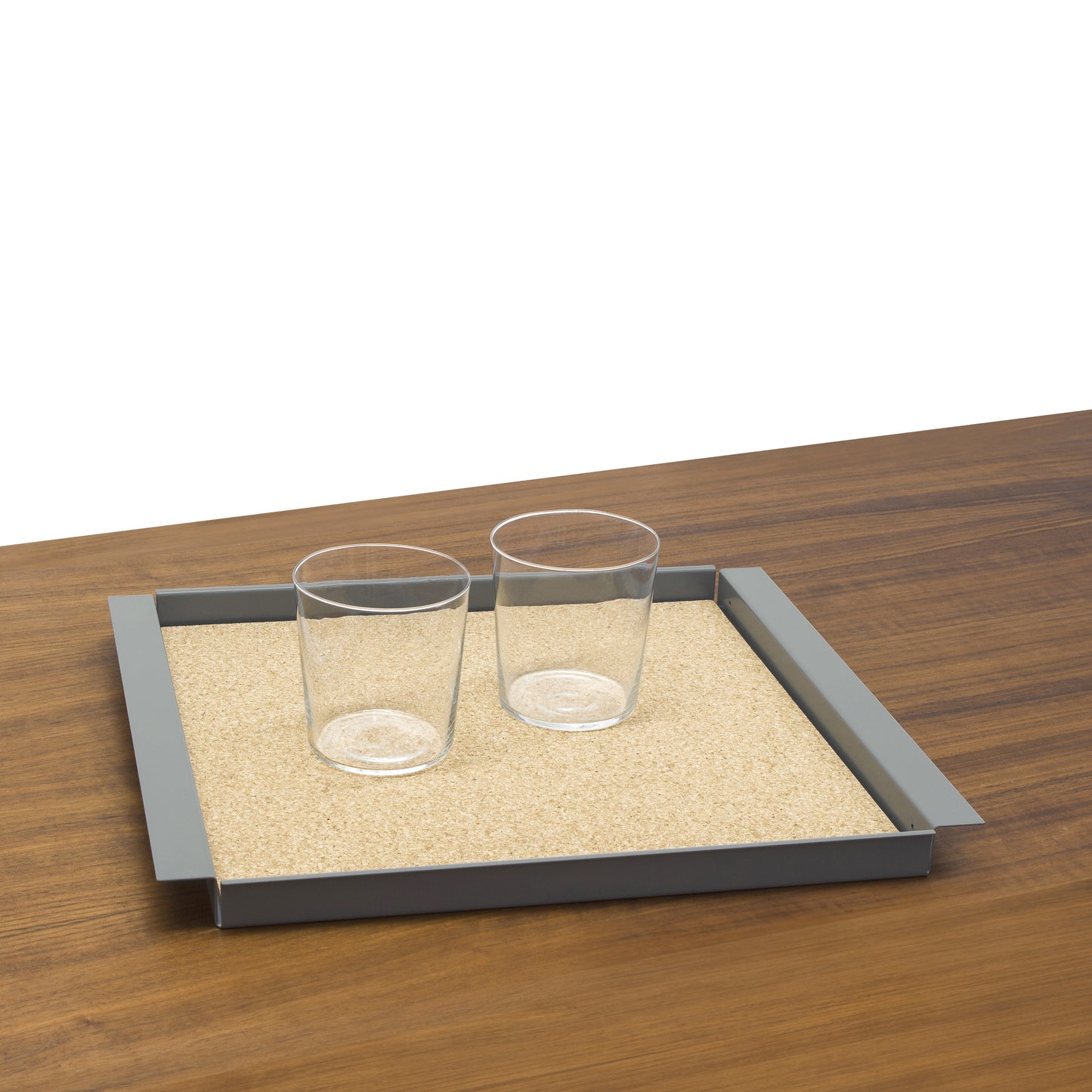 YU TRAY – Ein Tablett mit klarer Form und guter Handhabung. Erhältlich in mehreren kombinierbaren Farben. Es kann wahlweise mit oder ohne Korkeinlage bestellt werden. Und: YU TRAY ist mehr als ein Tablett. Denn es lässt sich mit Elementen des YU-Systems kombinieren.