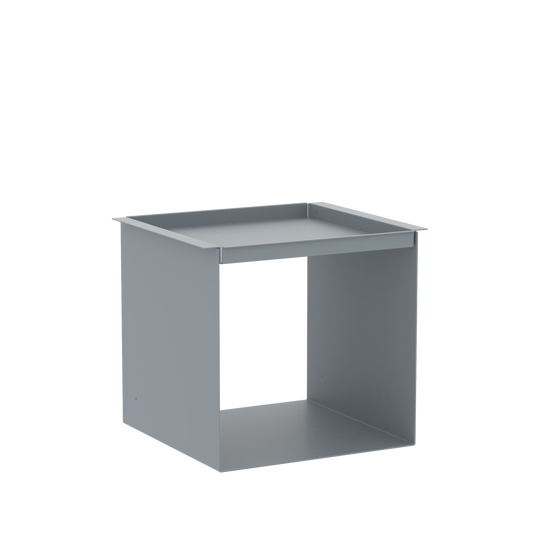 YU TRAY TABLE – Beistelltisch mit Tablett, geradlinig und vielseitig. Sein Name beschreibt, was er ist: eine Kombination aus Tablett und Beistelltisch. Ein besonders praktisches Möbel mit zwei Ablageebenen. Und wird ein Tablett benötigt, ist YU TRAY zur Stelle: neben dem Bett, dem Sessel oder Sofa und überall, wo YU TRAY TABLE schon immer fehlte.