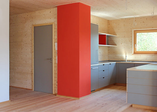 LEISE Design Eine Wohnküche im Holzhaus 02
